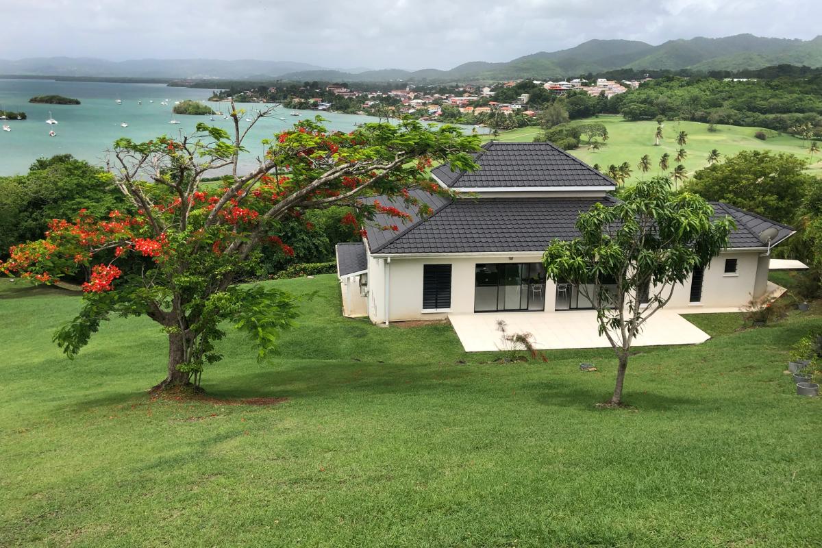 Location villa luxe Trois Ilets Martinique - Vue ensemble grand jardin